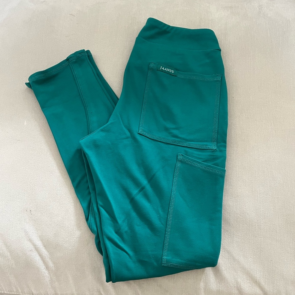 Jaanuu Women’s Scrub Pants, Hunter Green Size XS in Excellent Used Condition